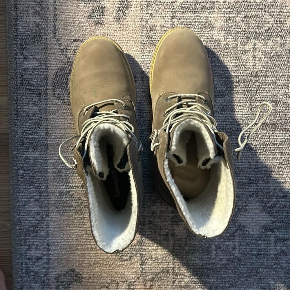 Timberland boots with lining never worn